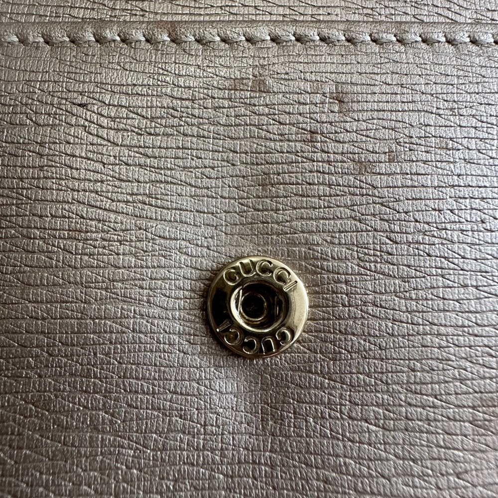 Authentic Gucci Lovely Heart Gold Wallet. - Picture 5 of 14